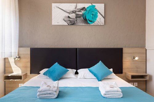 Double or Twin Room (sans balcon) в Hotel Club Le Capet