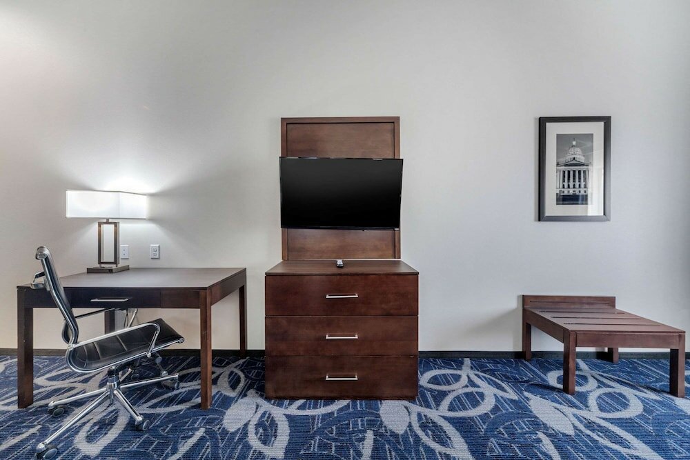 Suite, 1 King Bed, Non Smoking