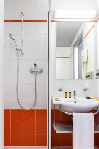 Двухместный номер «Комфорт» с 1 двуспальной кроватью в B&b Hotel Milano La Spezia