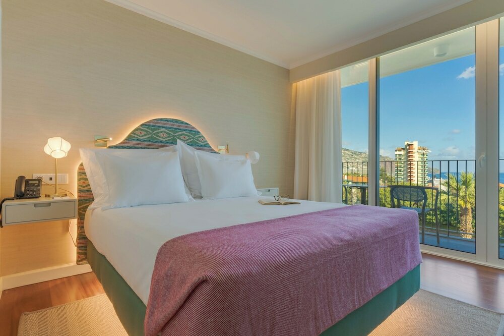 Double or Twin Room, Balcony (Partial Sea View)