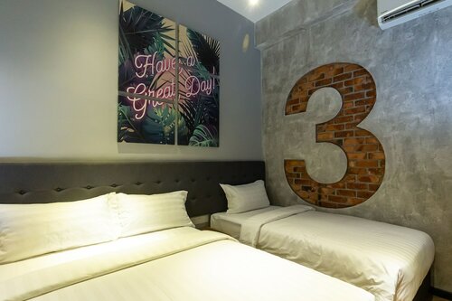 Стандартный трехместный номер в Brown Hotel