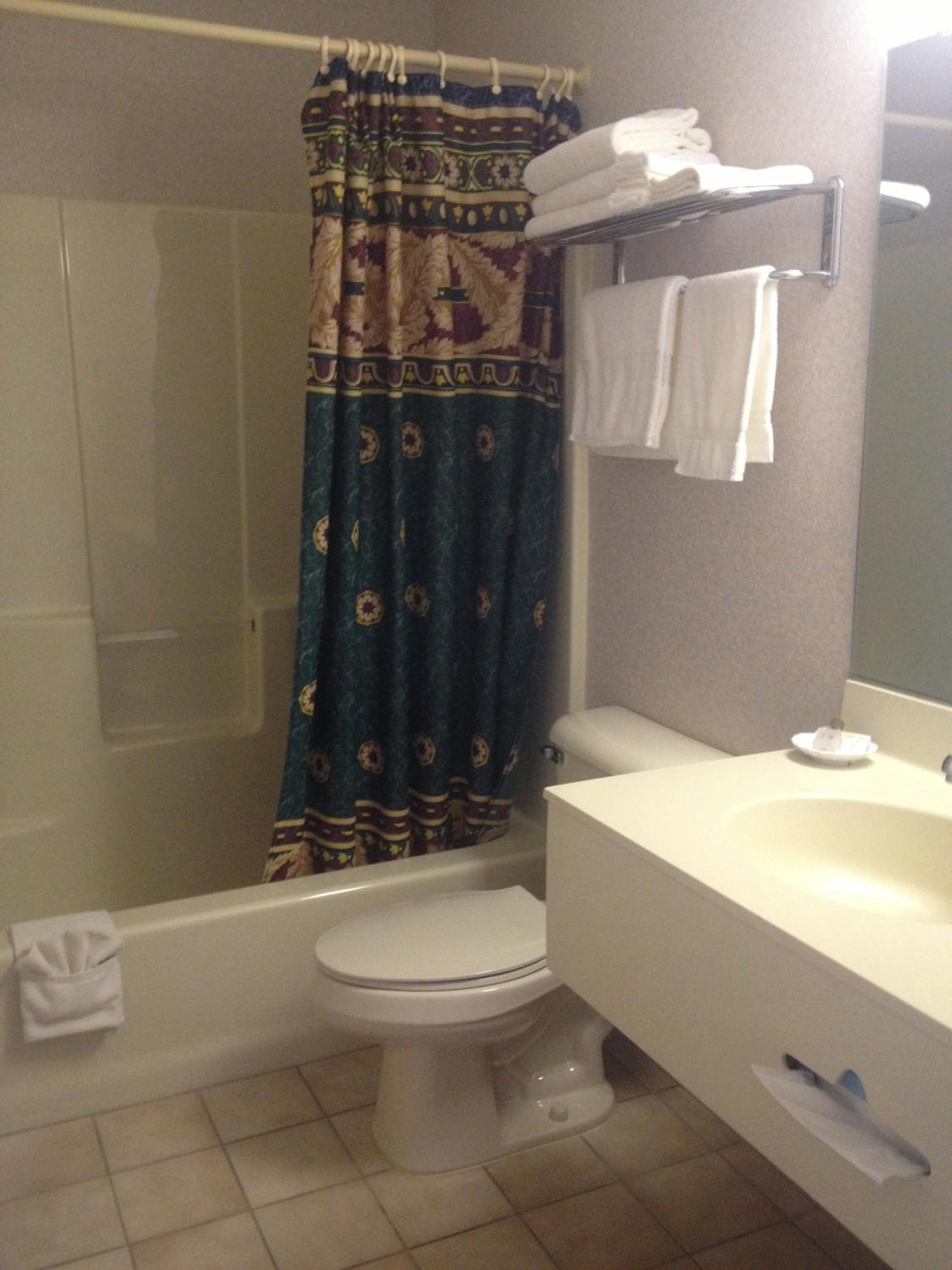 Lake and Park View / Two queen beds