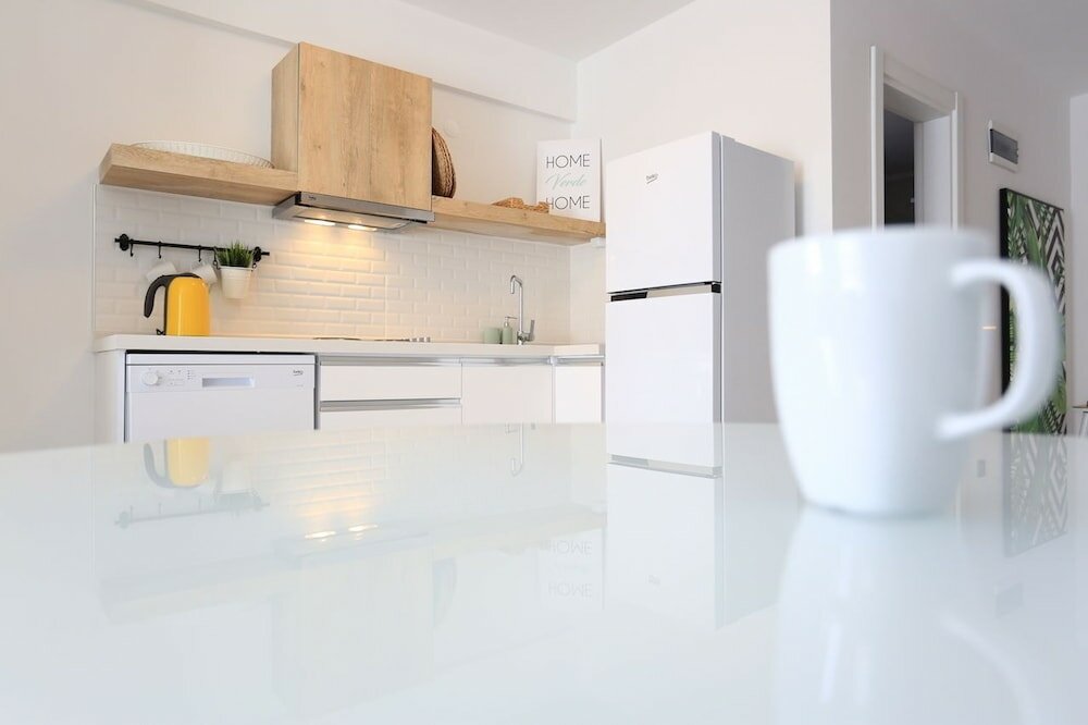 Deluxe Apartment, 2 Bedrooms, Kitchen, Partial Sea View