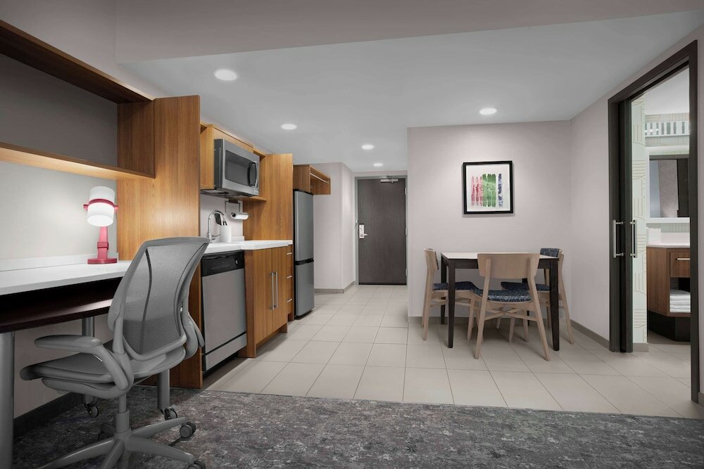 Studio, 2 Queen Beds, Accessible (Bathtub)
