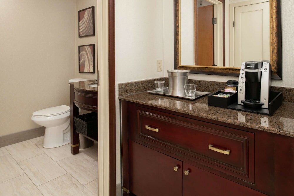 Junior Suite, 1 King Bed, Accessible, Bathtub