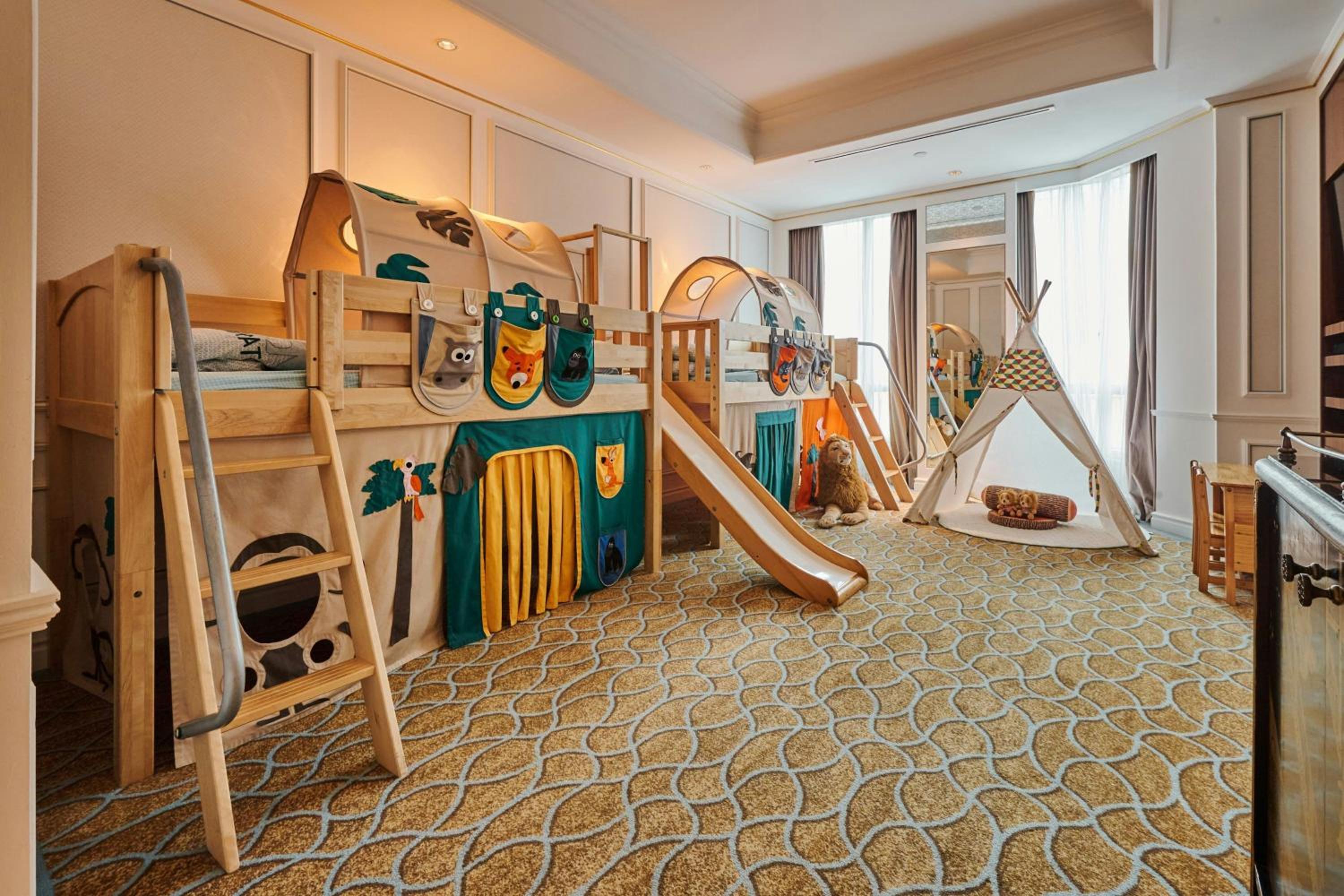 One-Bedroom Family Suite with Club Access