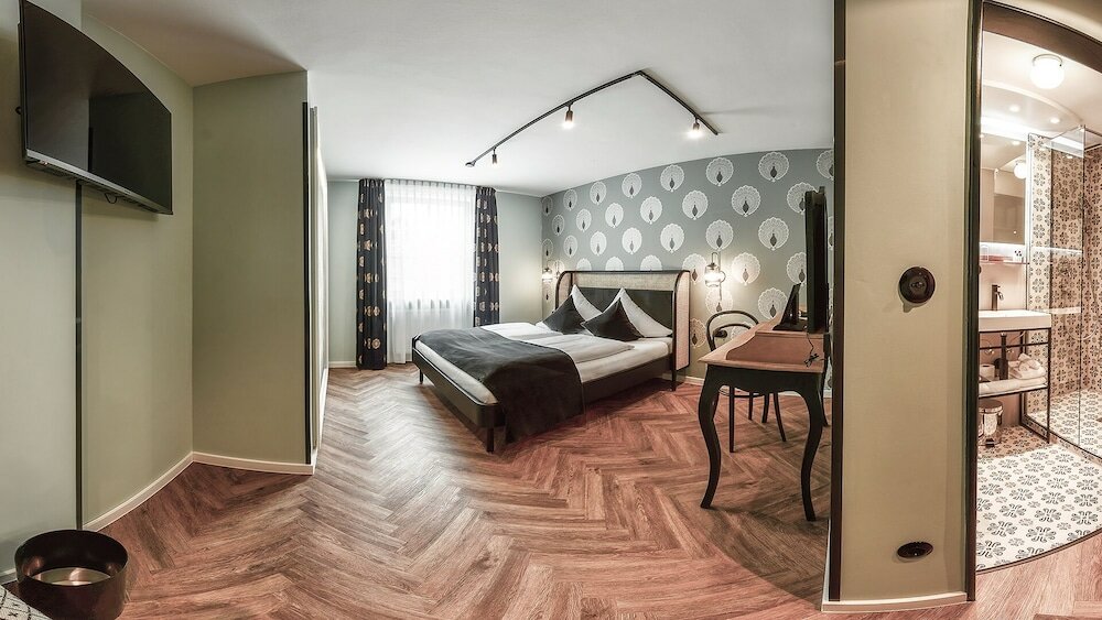 Small double room