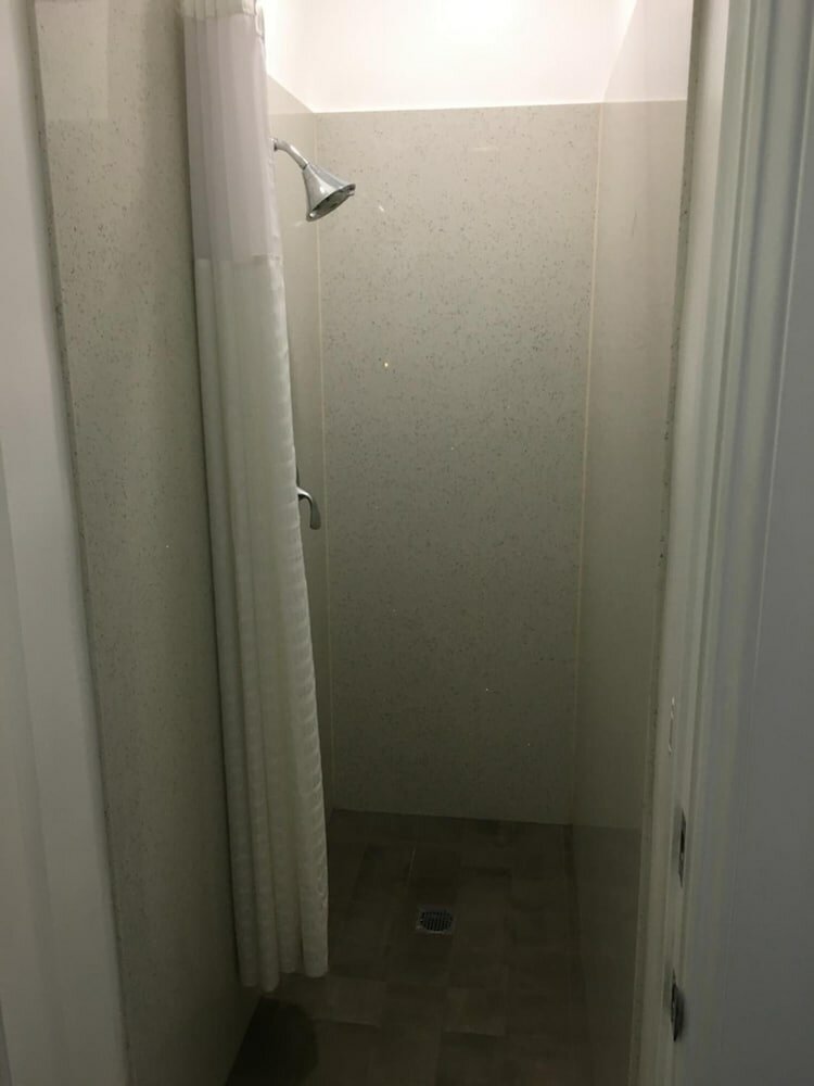 Bartlett Economy Bunks, Hall Bath Seasonal