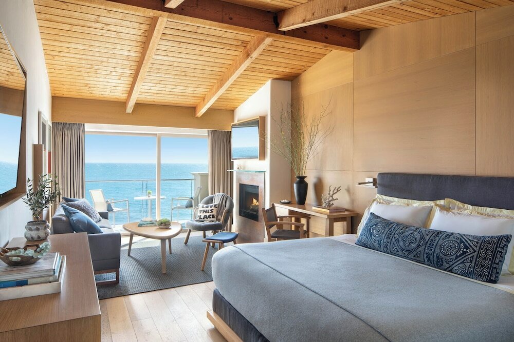 Premier Room, 1 King Bed, Balcony, Oceanfront (Fireplace)