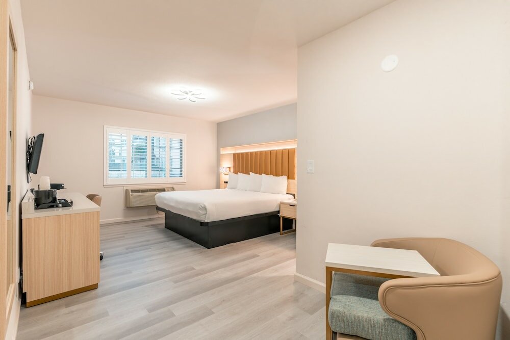 Deluxe Room, 1 King Bed