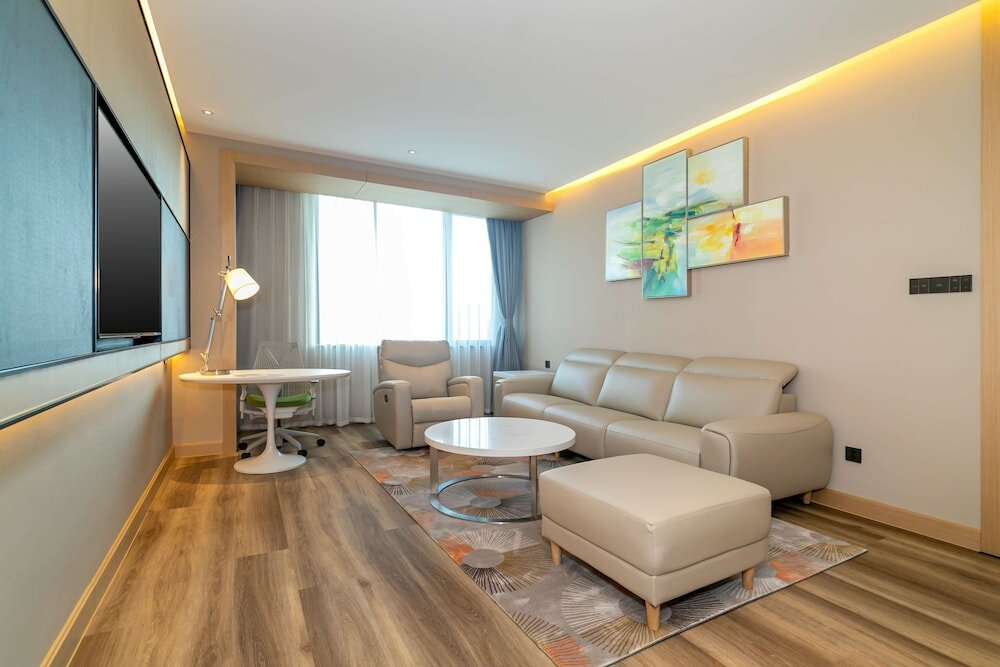 Deluxe Suite, 1 King Bed