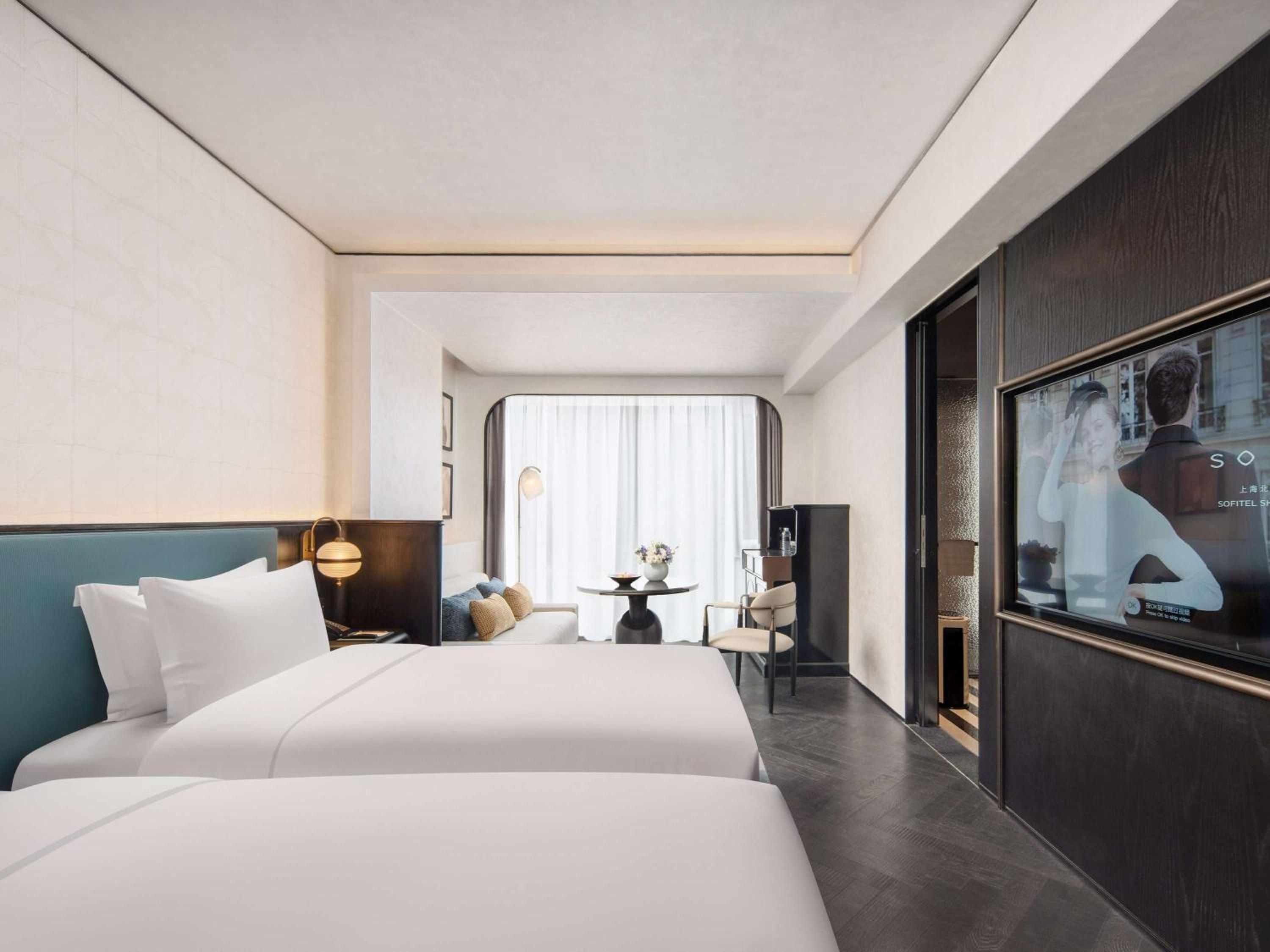 Luxury Club Room, Club Millesime Access, 2 Single Size Beds, City View