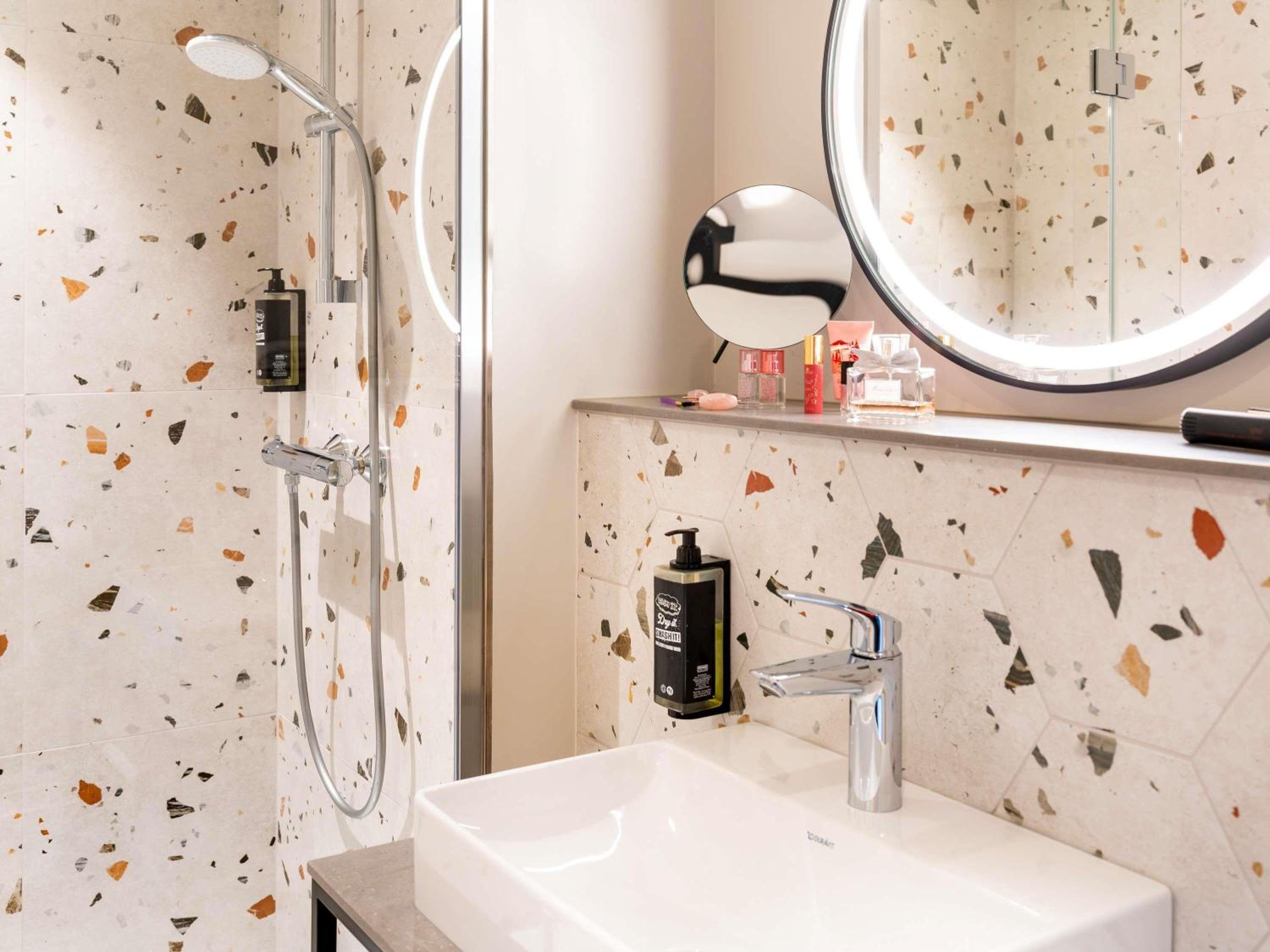 Comfort Queen Room with Convertible Chair