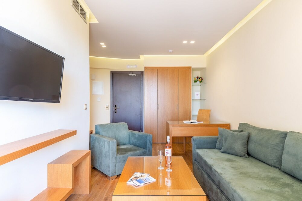 Deluxe Room, 1 Bedroom, Pool View