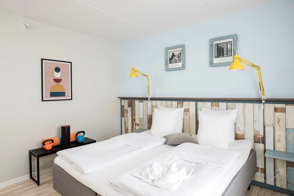 Business Room, 1 King Bed, Bathtub, River View