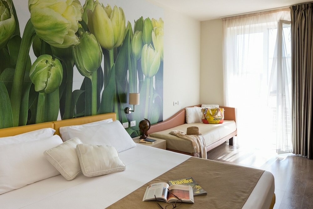 Comfort Room with balcony