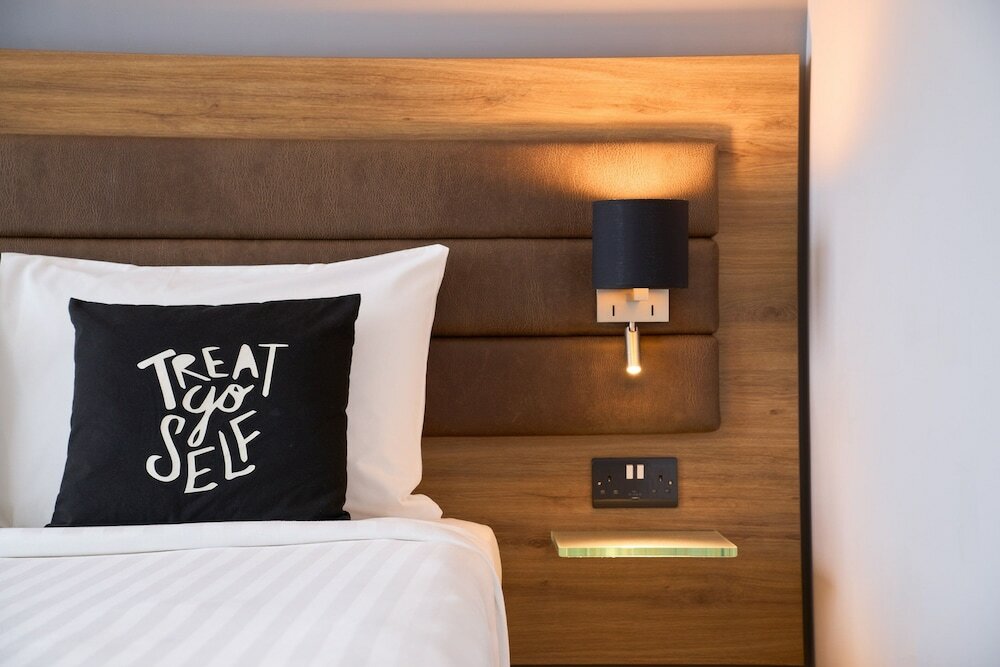 Room, 1 Queen Bed (View)
