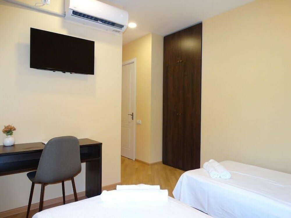 Basic Twin Room (403)