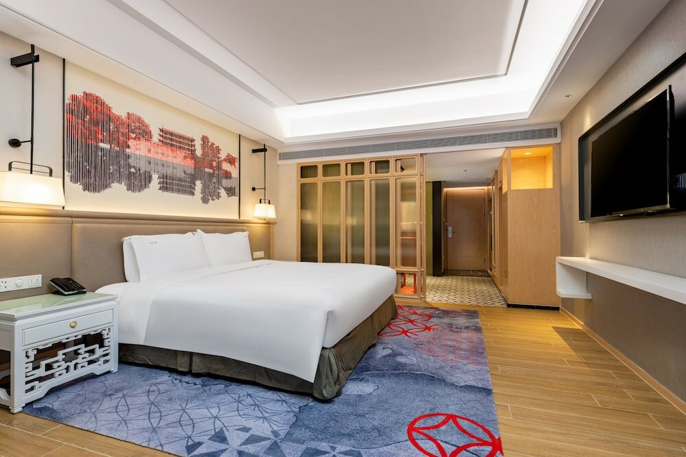 1 King Bed Grand