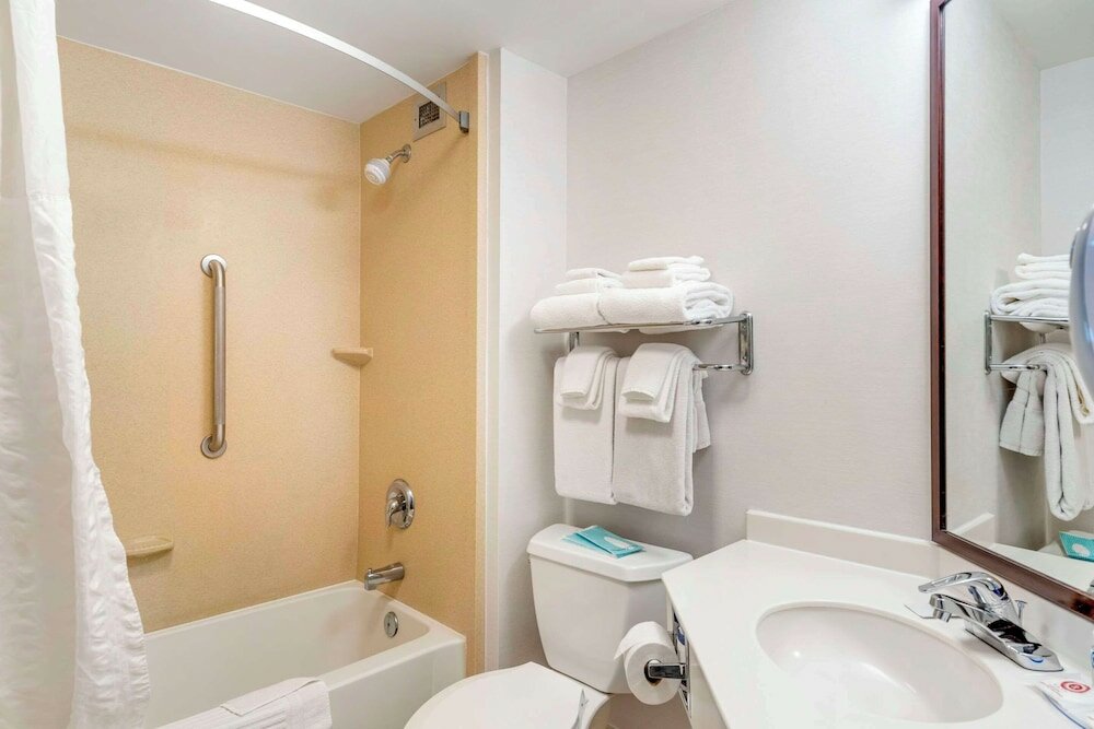 Suite, Multiple Beds, Non Smoking (2 Queens, Sofa Bed)