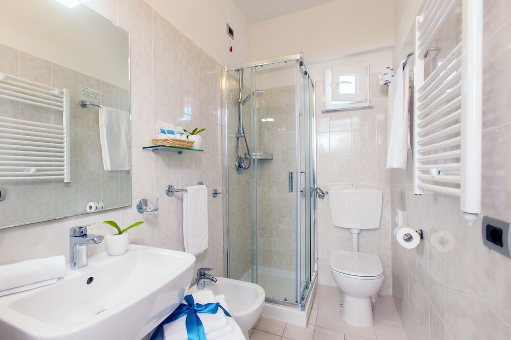 Superior Double or Twin Room, Partial Sea View
