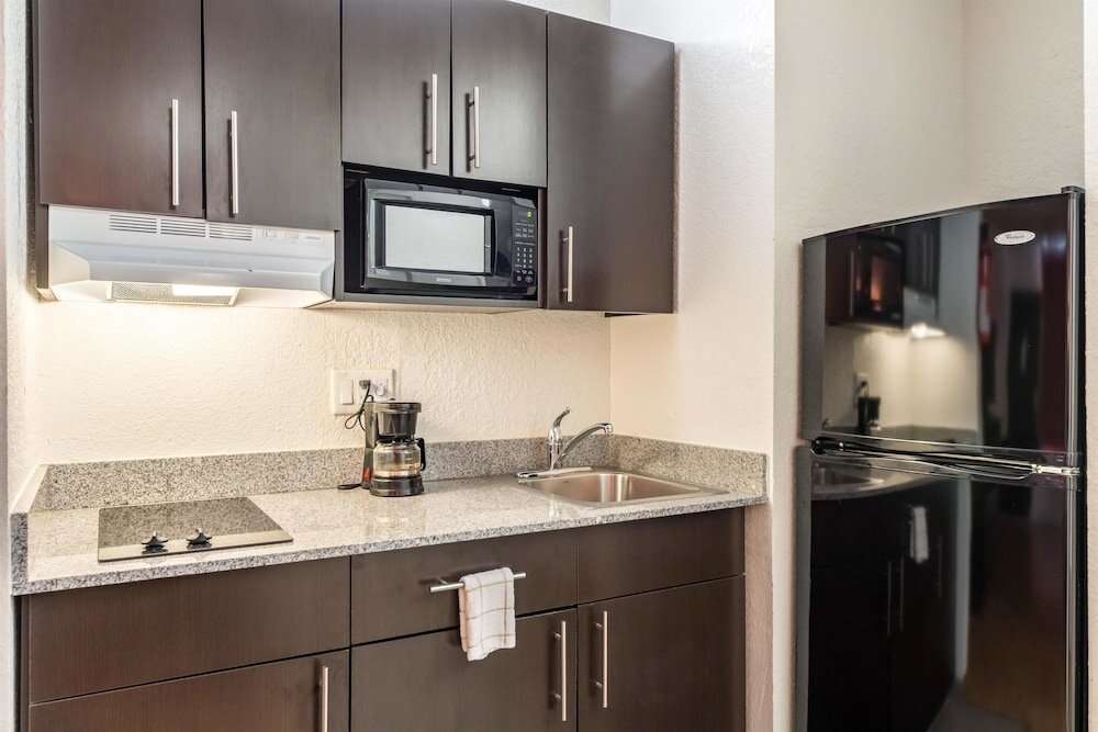 Standard Room, 1 King Bed, Non Smoking, Kitchenette