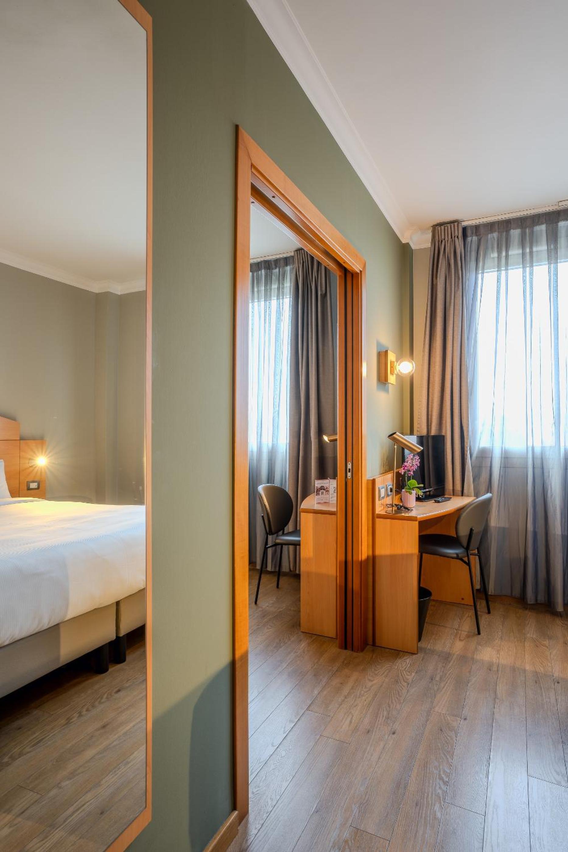 Queen Room with Double Sofa Bed