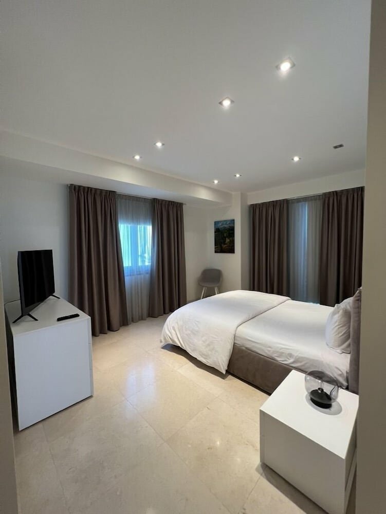 Luxury Apartment, 2 Bedrooms, Balcony, Sea View