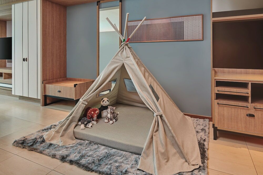 Family Room, 2 Twin Beds