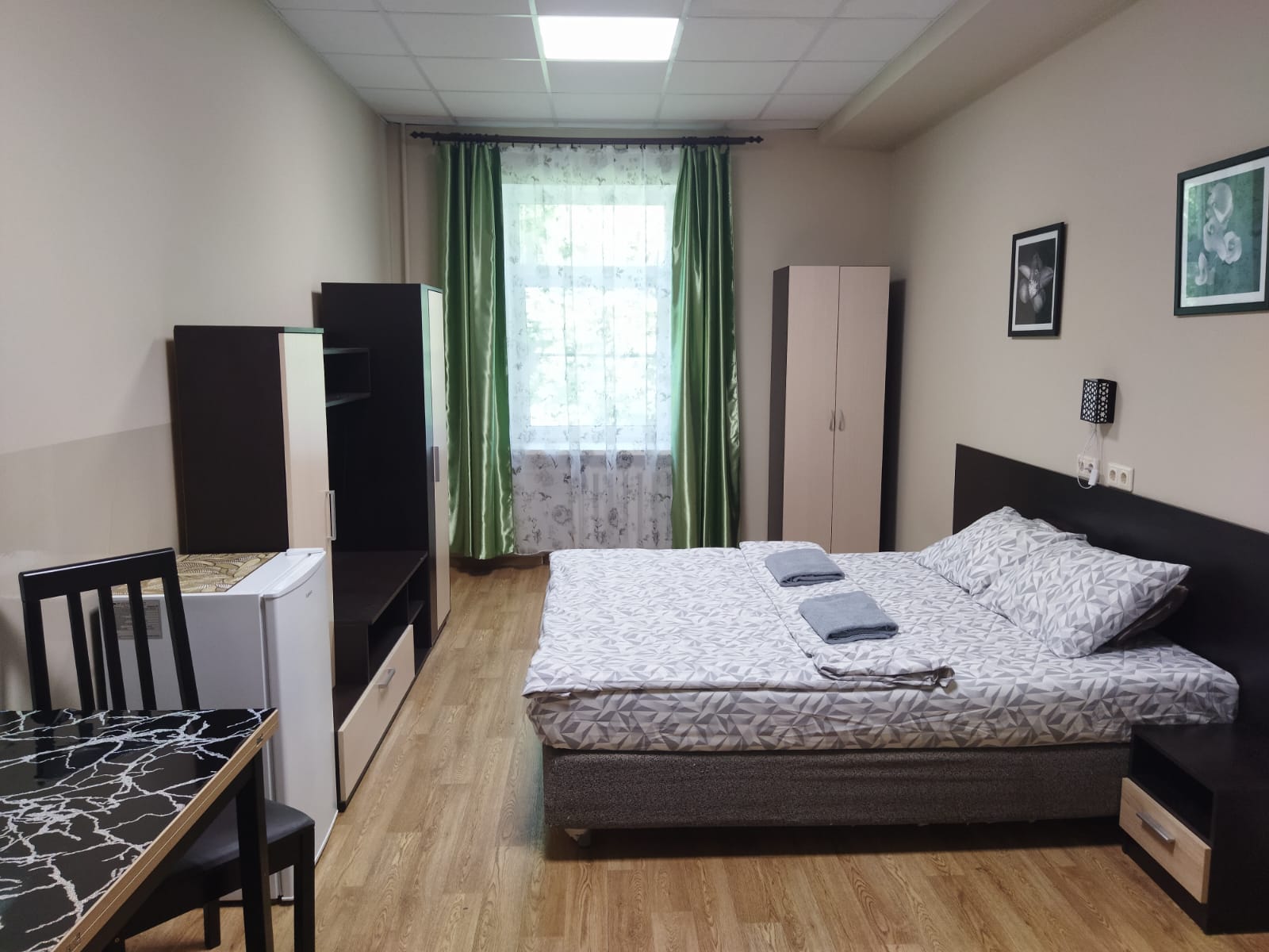 Стандартный номер с одной двуспальной кроватью