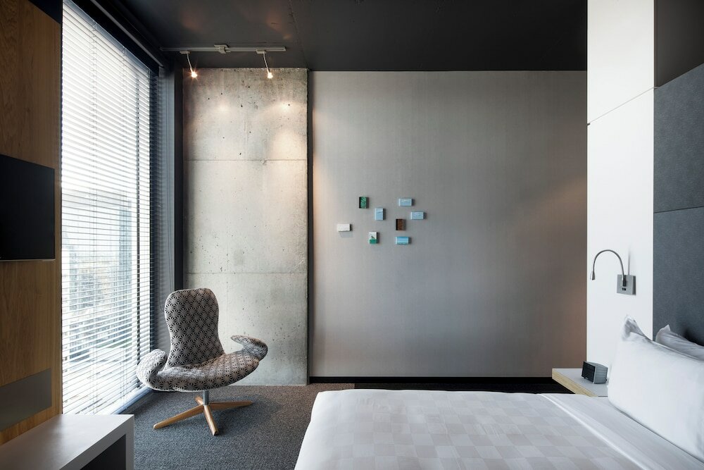 Superior Room, 1 Queen Bed, City View, Corner