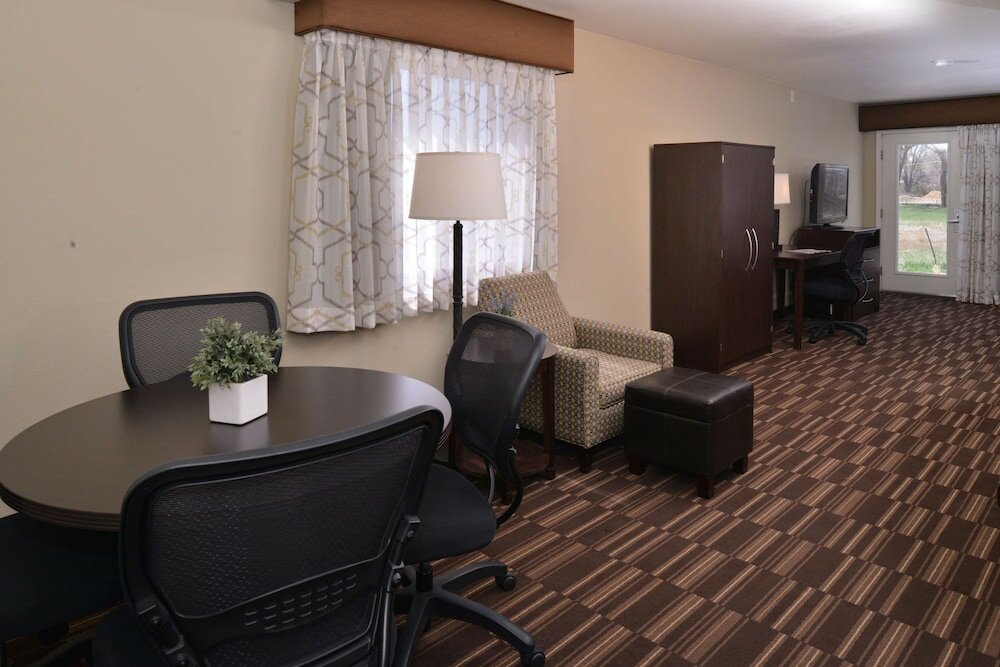 Standard Room, 1 King Bed, Non Smoking, Refrigerator & Microwave