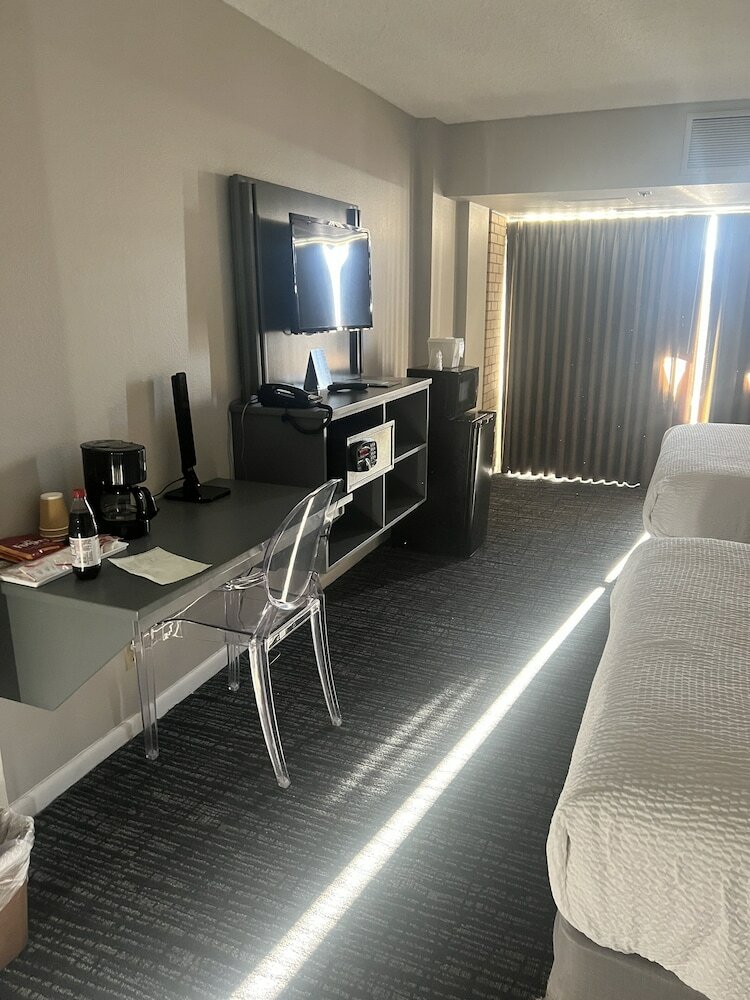 Superior Double Room, 2 Queen Beds, Mountain View