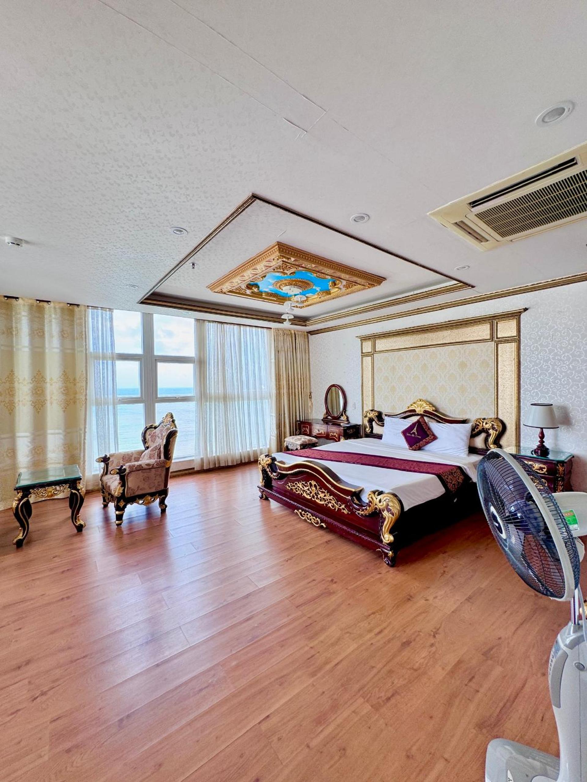 LUXURY APARTMENT OCEAN VIEW WITH BALCONY