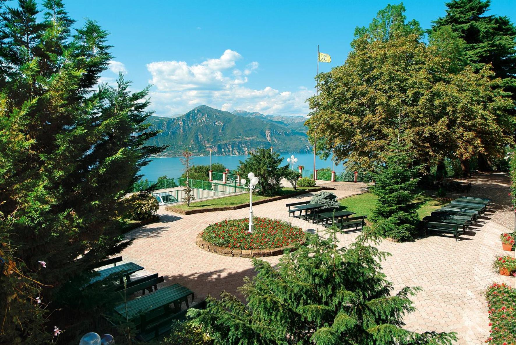 Double or Twin Room with Lake View