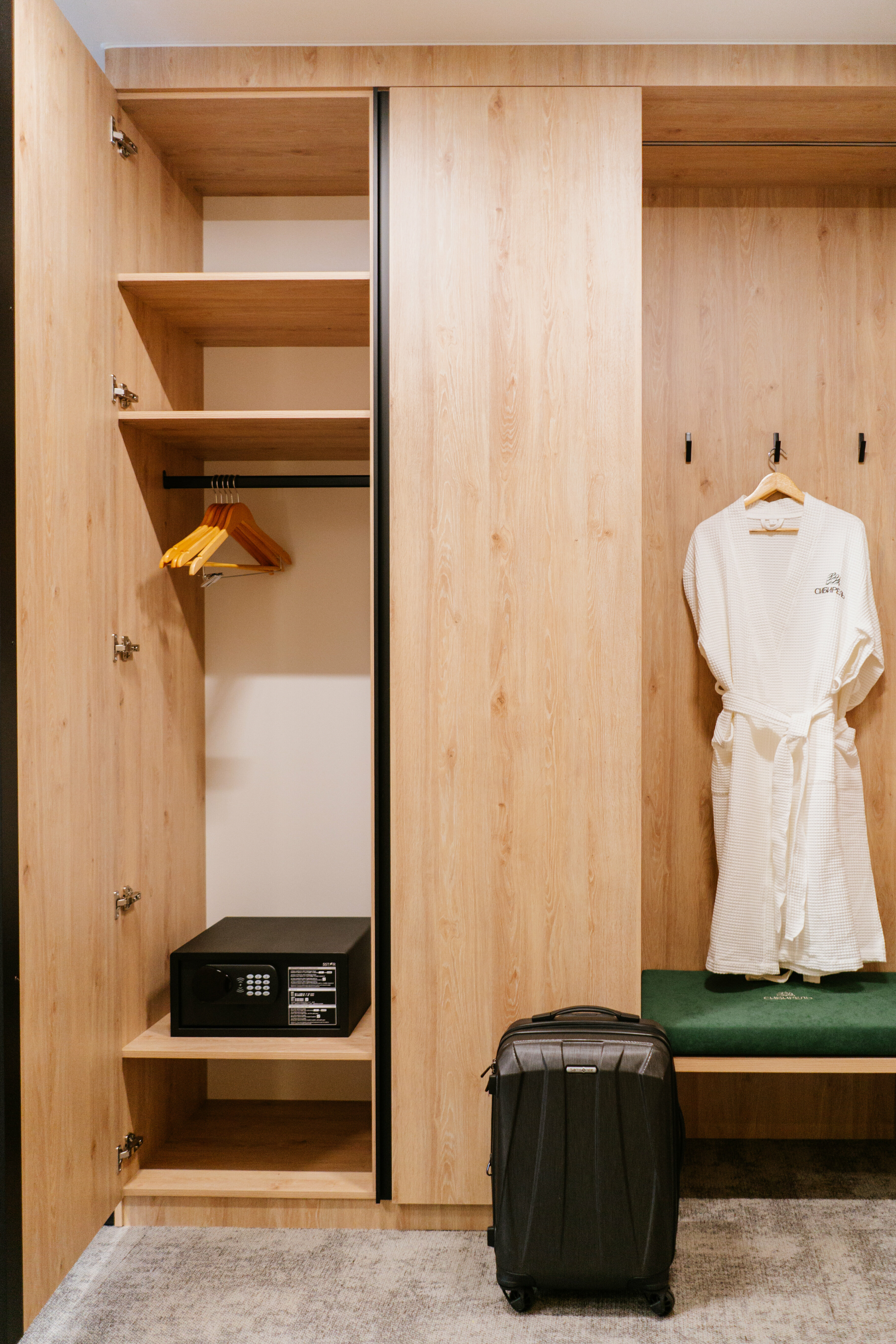 Улучшенный номер с кроватью размера «king-size»