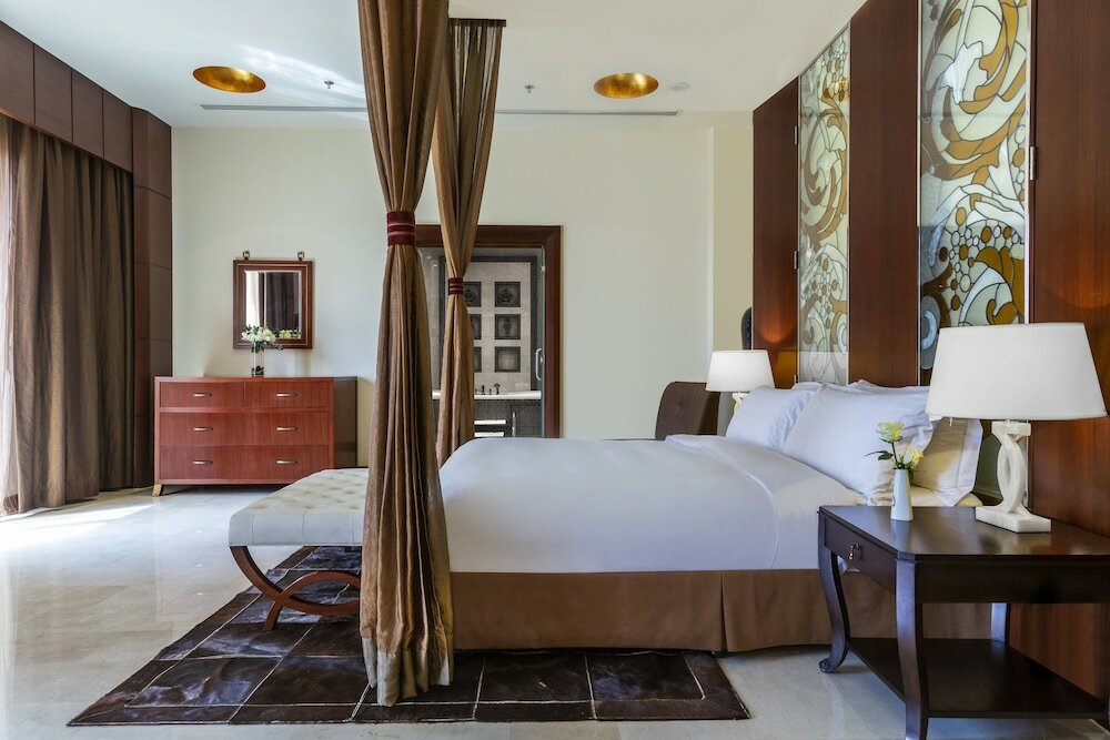Royal Suite, 1 King Bed, Smoking