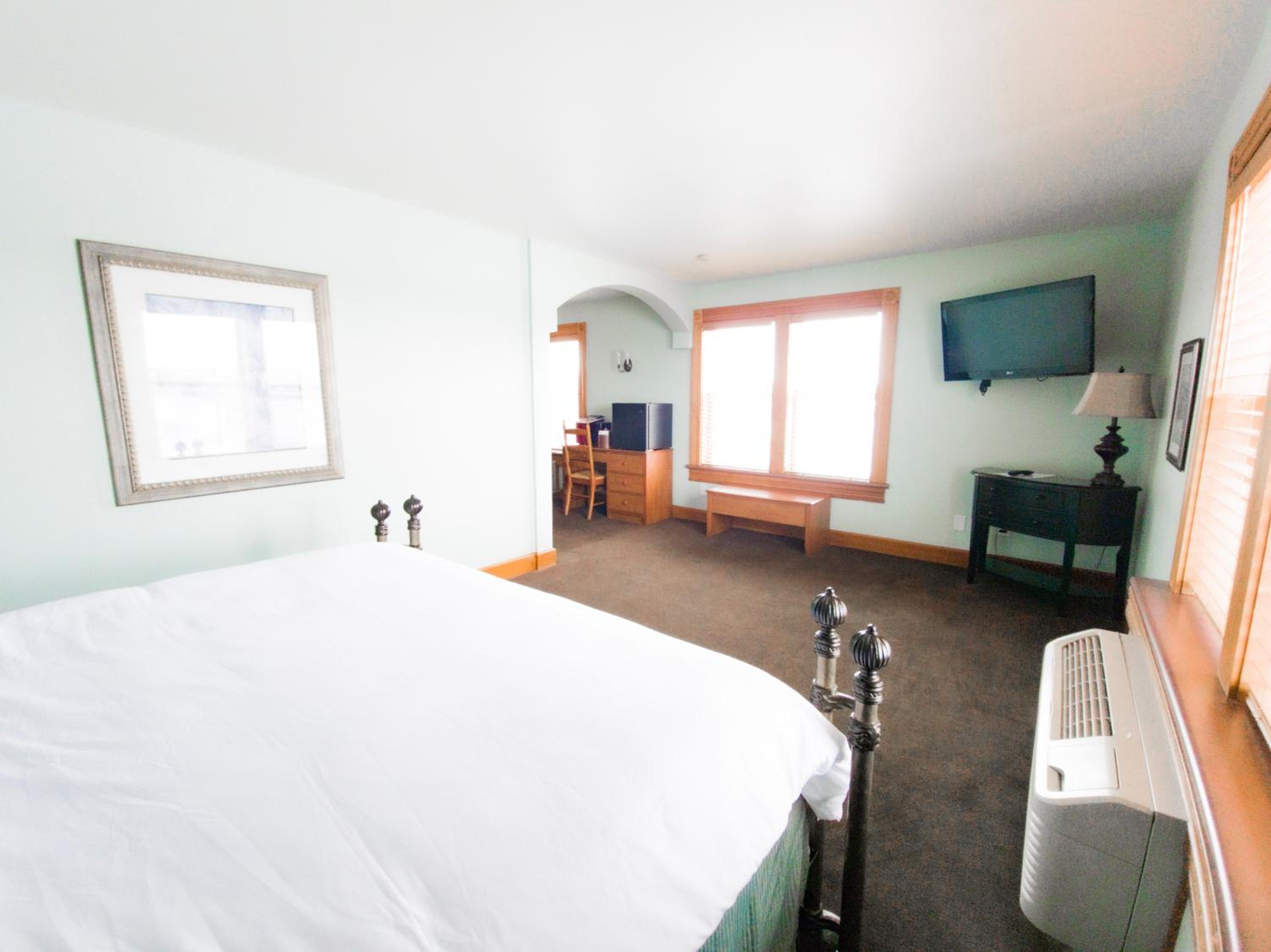 Deluxe King Suite