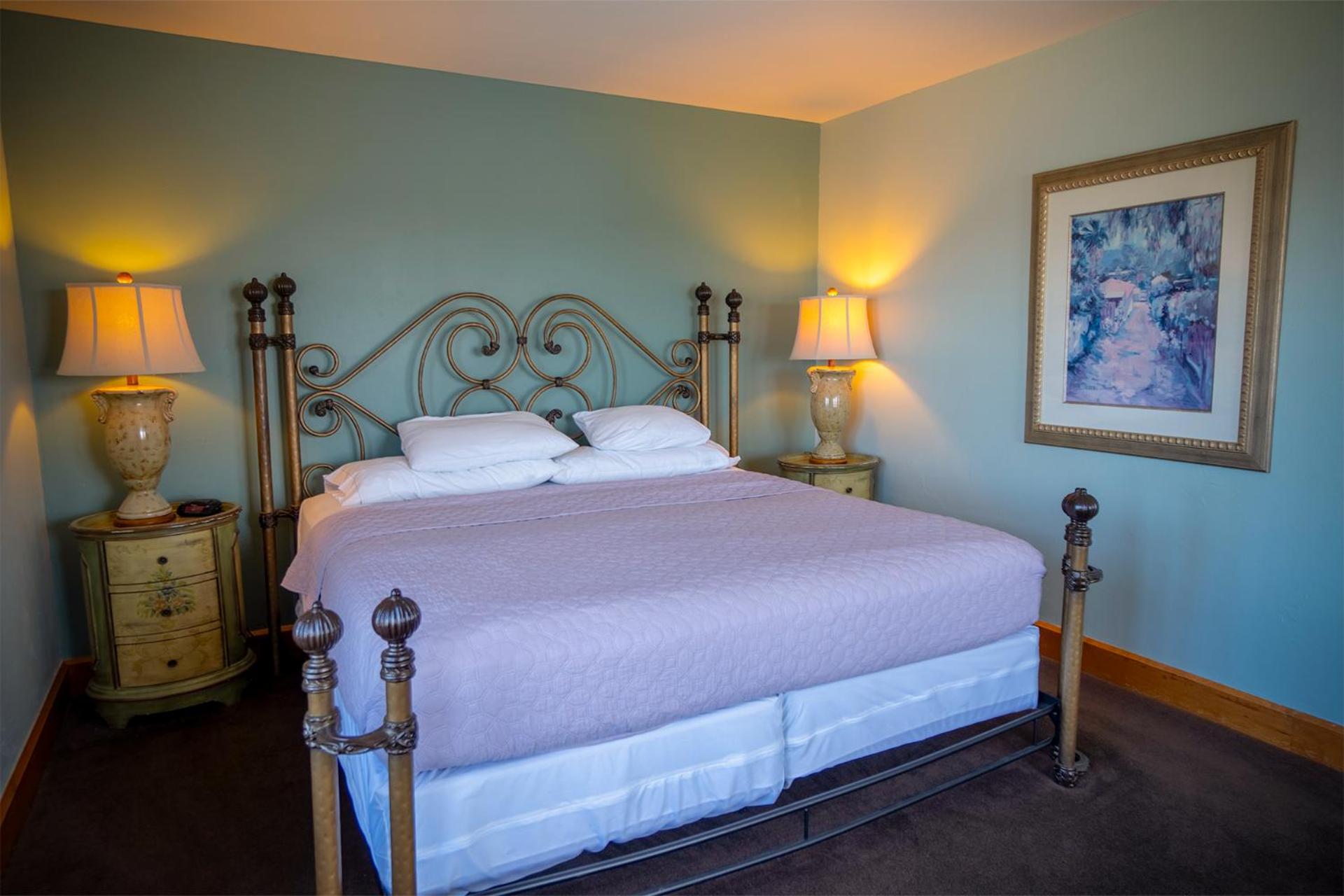 Deluxe King Suite