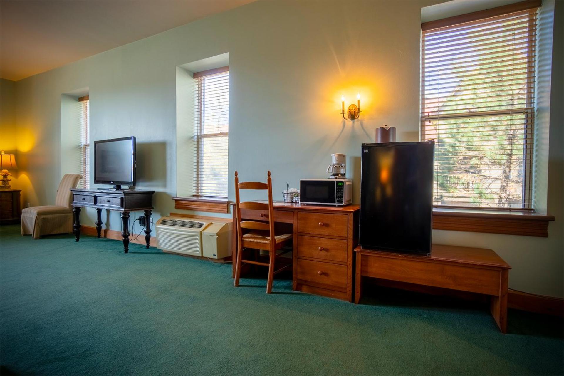 Deluxe King Suite
