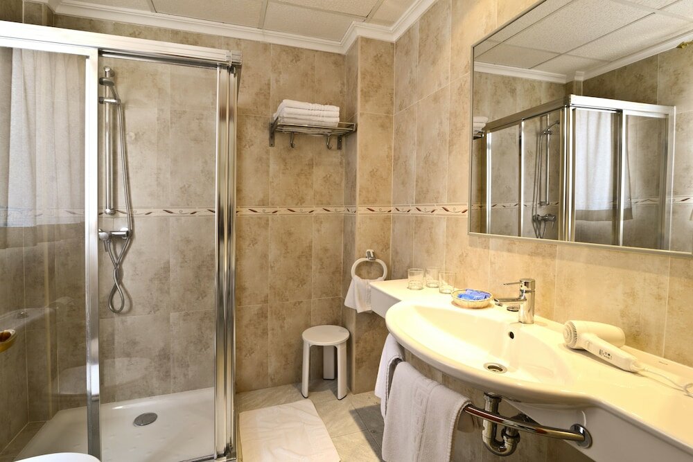 Double or Twin Room, Balcony (2 Adults + 1 Child)