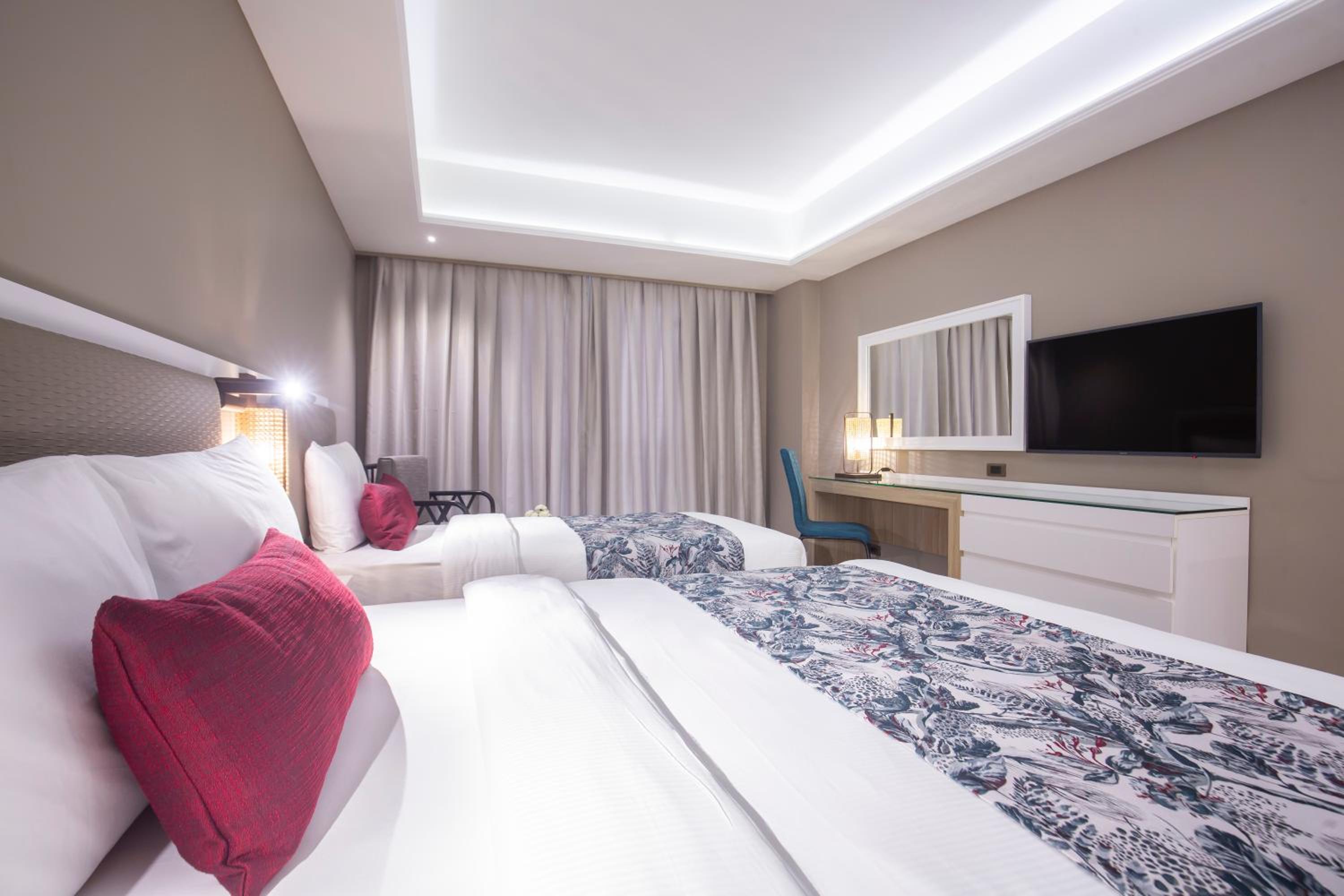 Deluxe Room (2 Adults + 1 Child)