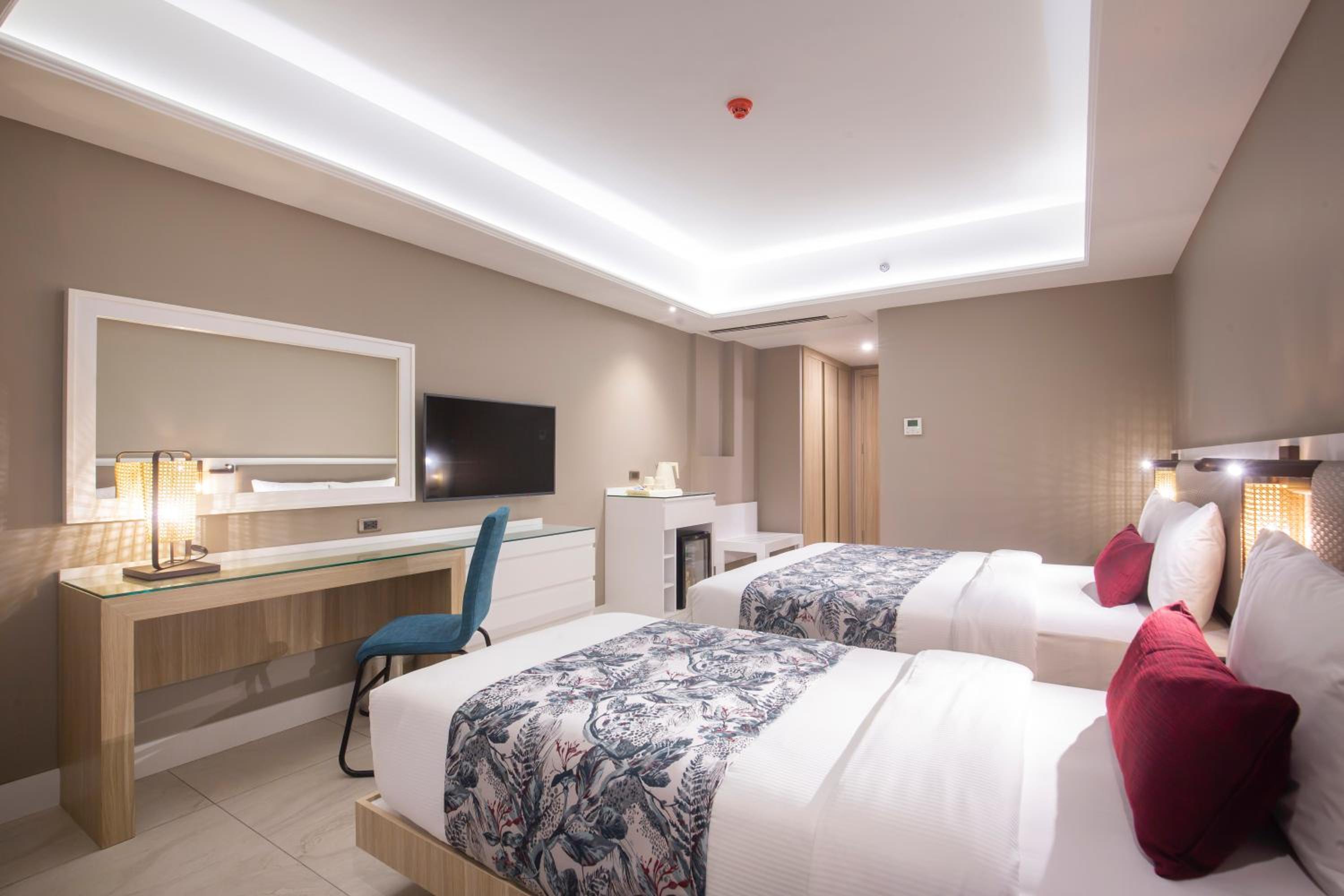 Deluxe Room (2 Adults + 1 Child)