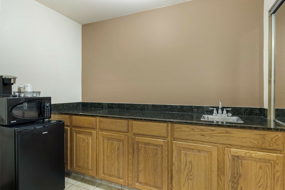 Executive Suite, 1 King Bed, Non Smoking, Refrigerator & Microwave