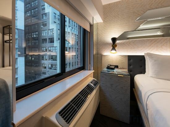 Comfort Street View Room With Queen Bed