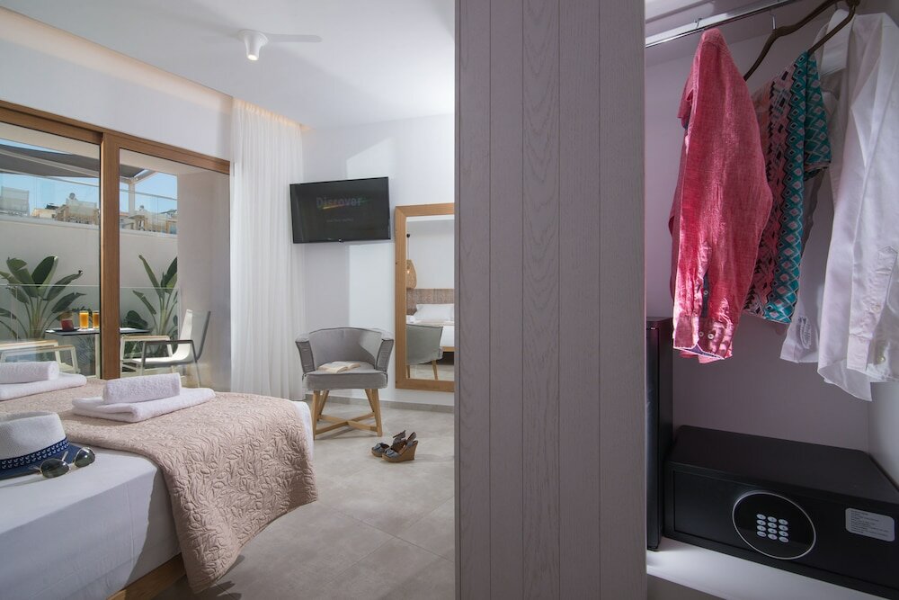 Classic Double Room, Partial Sea View (Central / Annex)