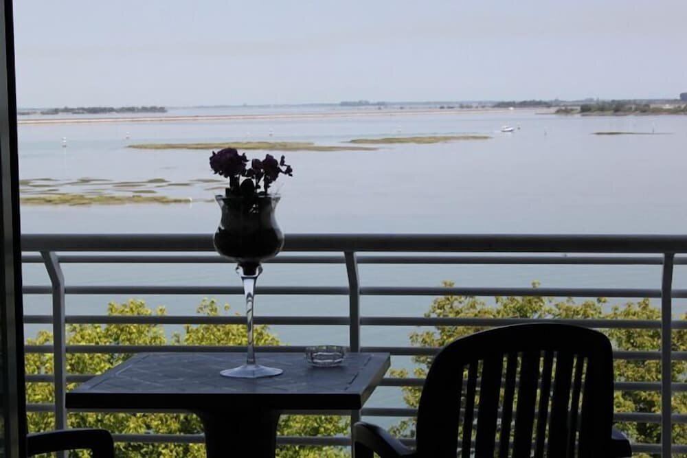 Double Room, Lagoon View (Small)
