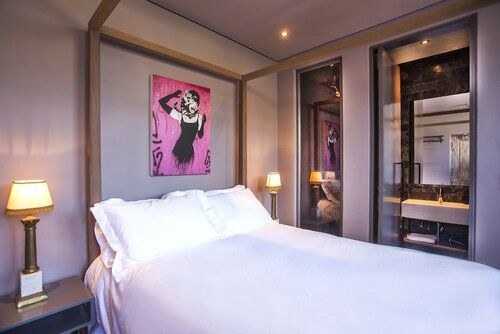 Номер (3) в The Grey Hotel