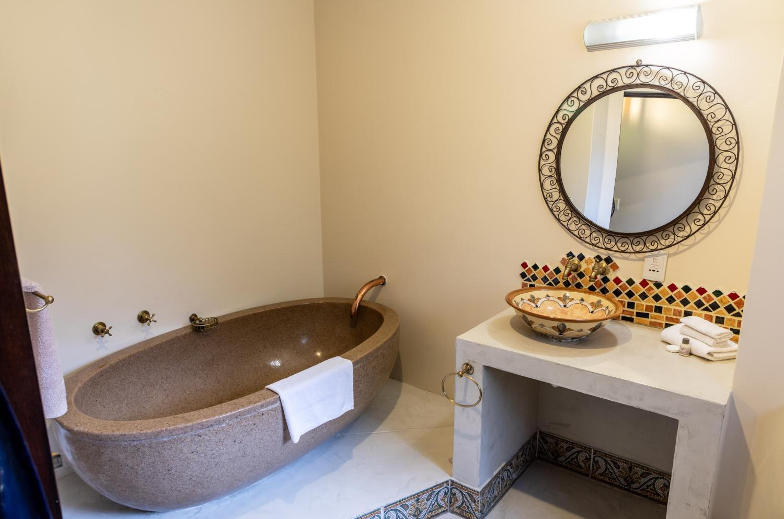 Deluxe Double or Twin Room with Mountain View