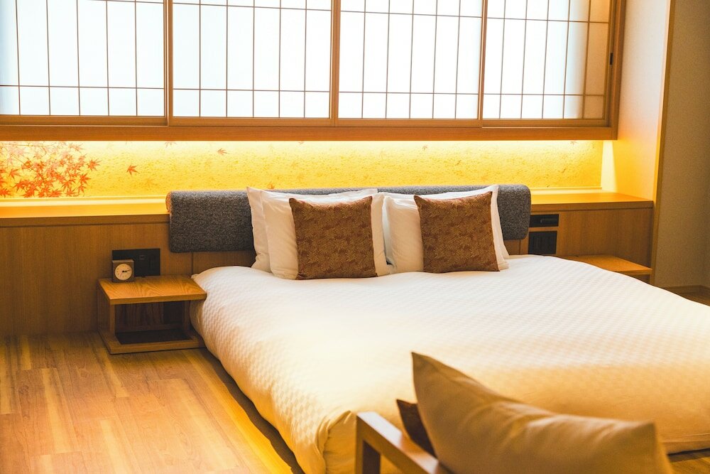 Deluxe Room, 1 King Bed, Non Smoking, Bathtub